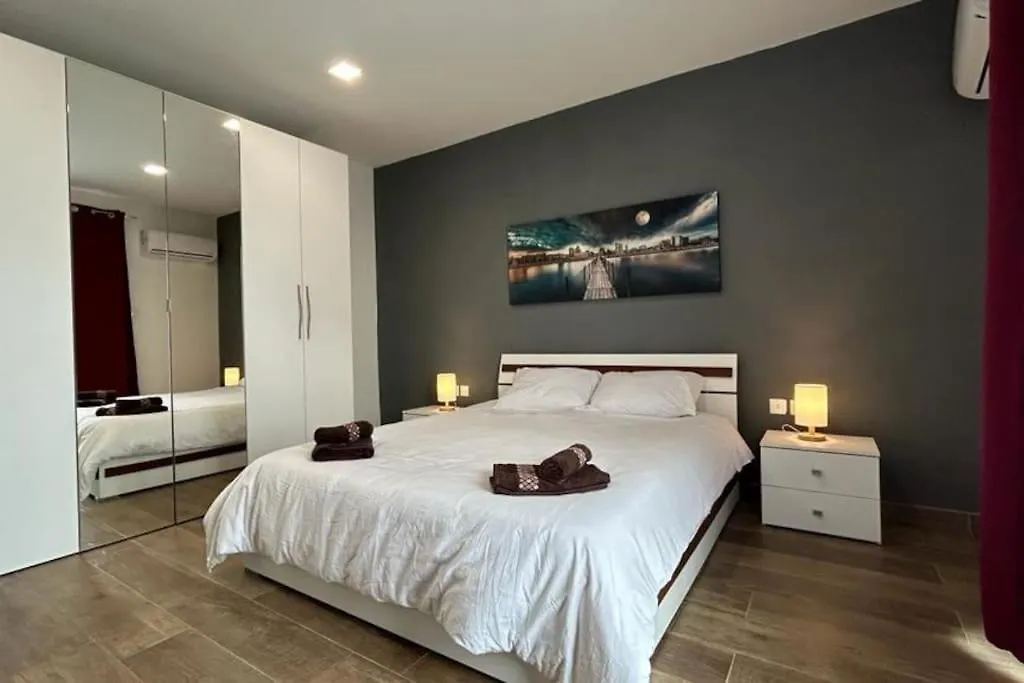 Charming 3-Bed Retreat In Quiet Area- St Julians Apartment Saint Julian's
