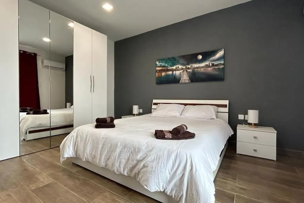 Charming 3-Bed Retreat In Quiet Area- St Julians Apartment Saint Julian's