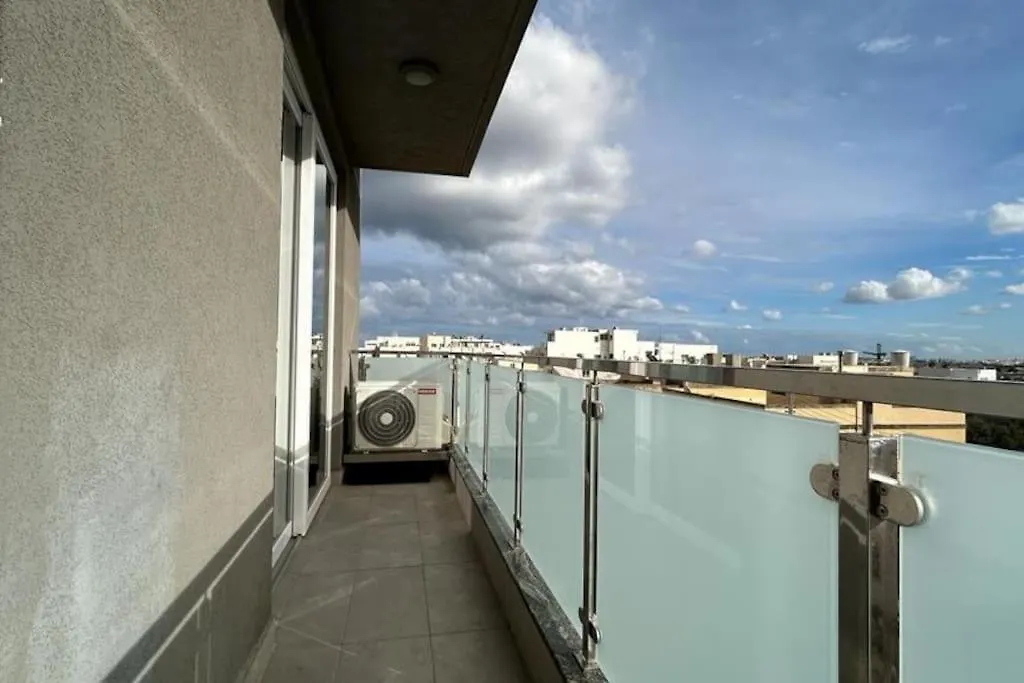 Charming 3-Bed Retreat In Quiet Area- St Julians Apartment Saint Julian's