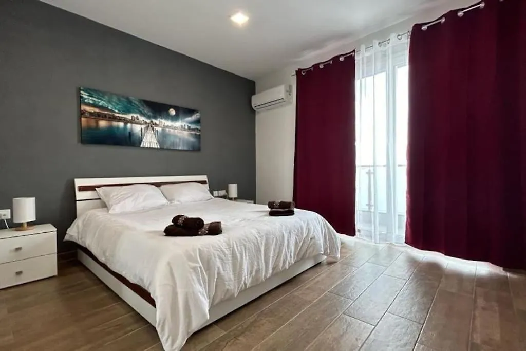 Charming 3-Bed Retreat In Quiet Area- St Julians Apartment Saint Julian's